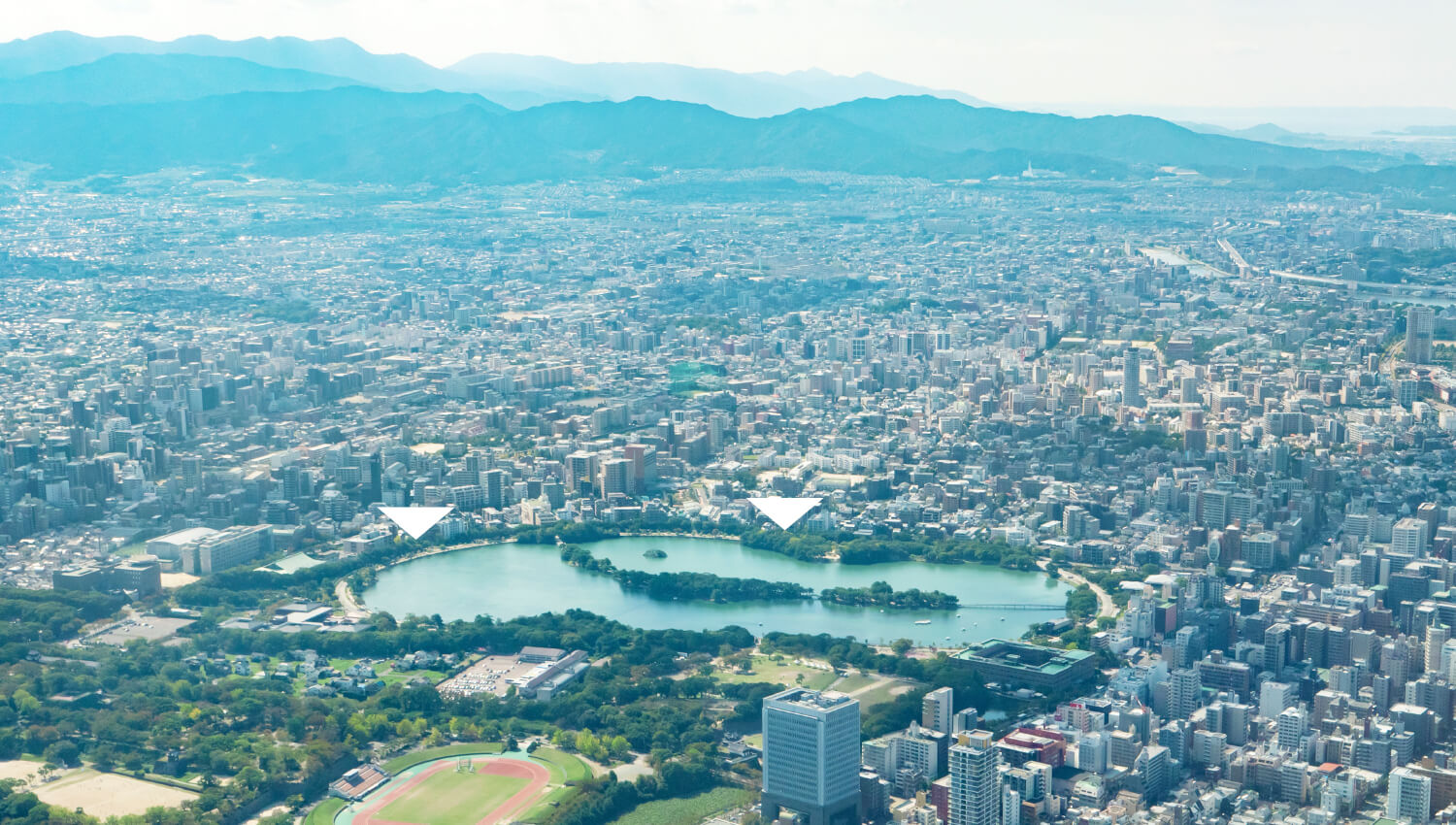福岡市のほぼ中央に位置する日本有数の水景公園「大濠公園」