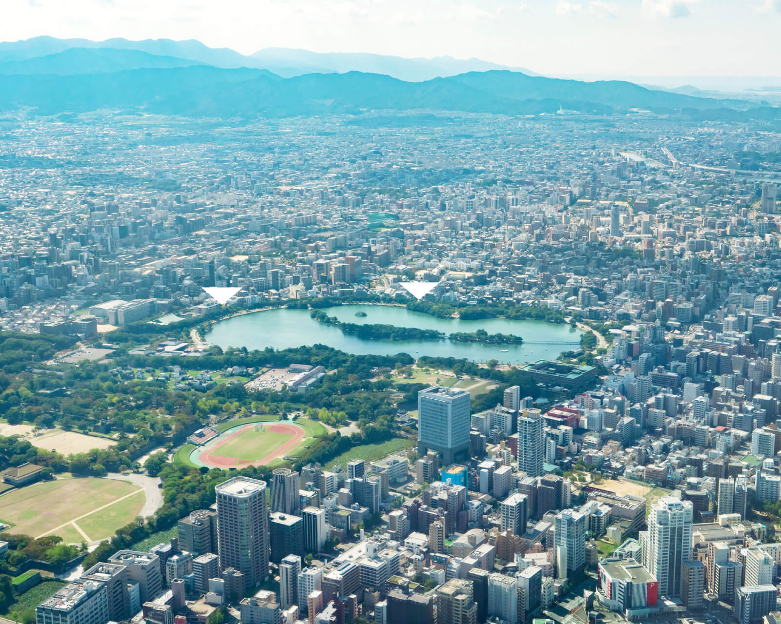 福岡市のほぼ中央に位置する日本有数の水景公園「大濠公園」